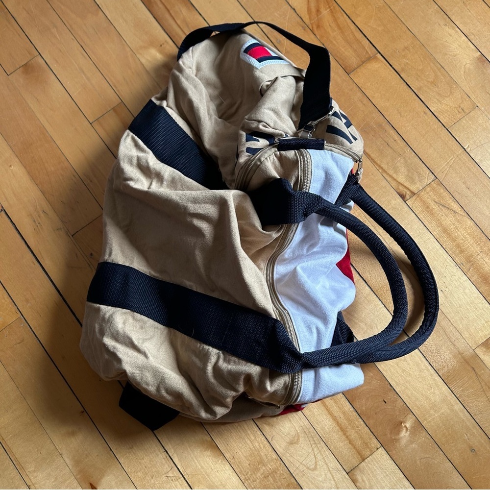 Tommy Hilfiger Logo Classic Gym Weekender Duffle Bag - Picture 8 of 9